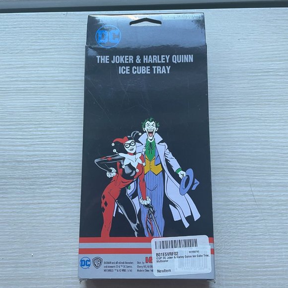 Joker & Harley Quinn Ice Cube Tray - Picture 2 of 2